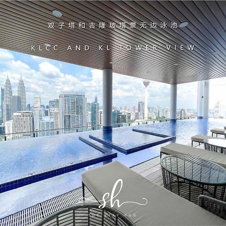 Appartamento The Luxe Klcc View Sky Pool Kuala Lumpur Esterno foto