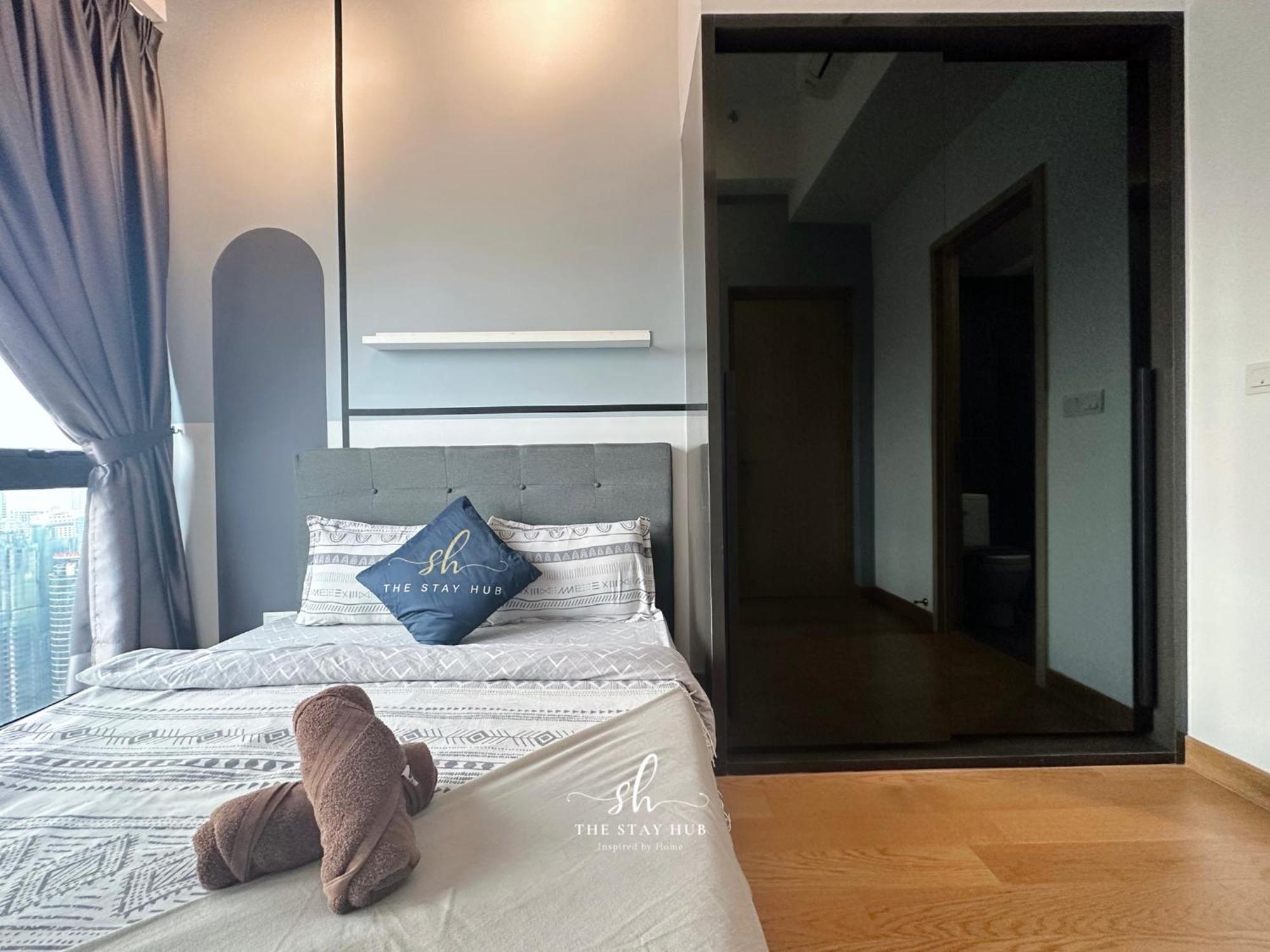 Appartamento The Luxe Klcc View Sky Pool Kuala Lumpur Esterno foto