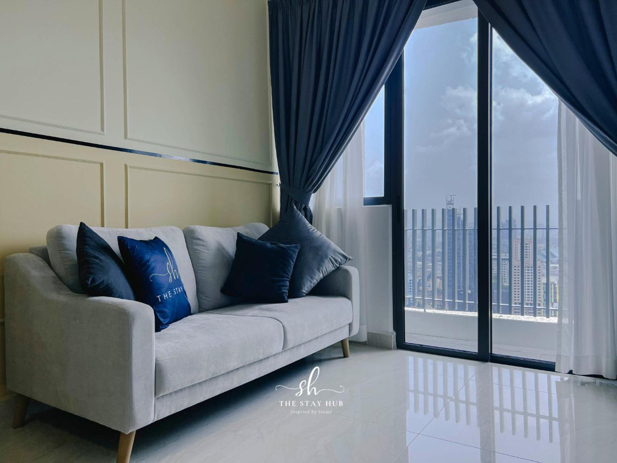 Appartamento The Luxe Klcc View Sky Pool Kuala Lumpur Esterno foto
