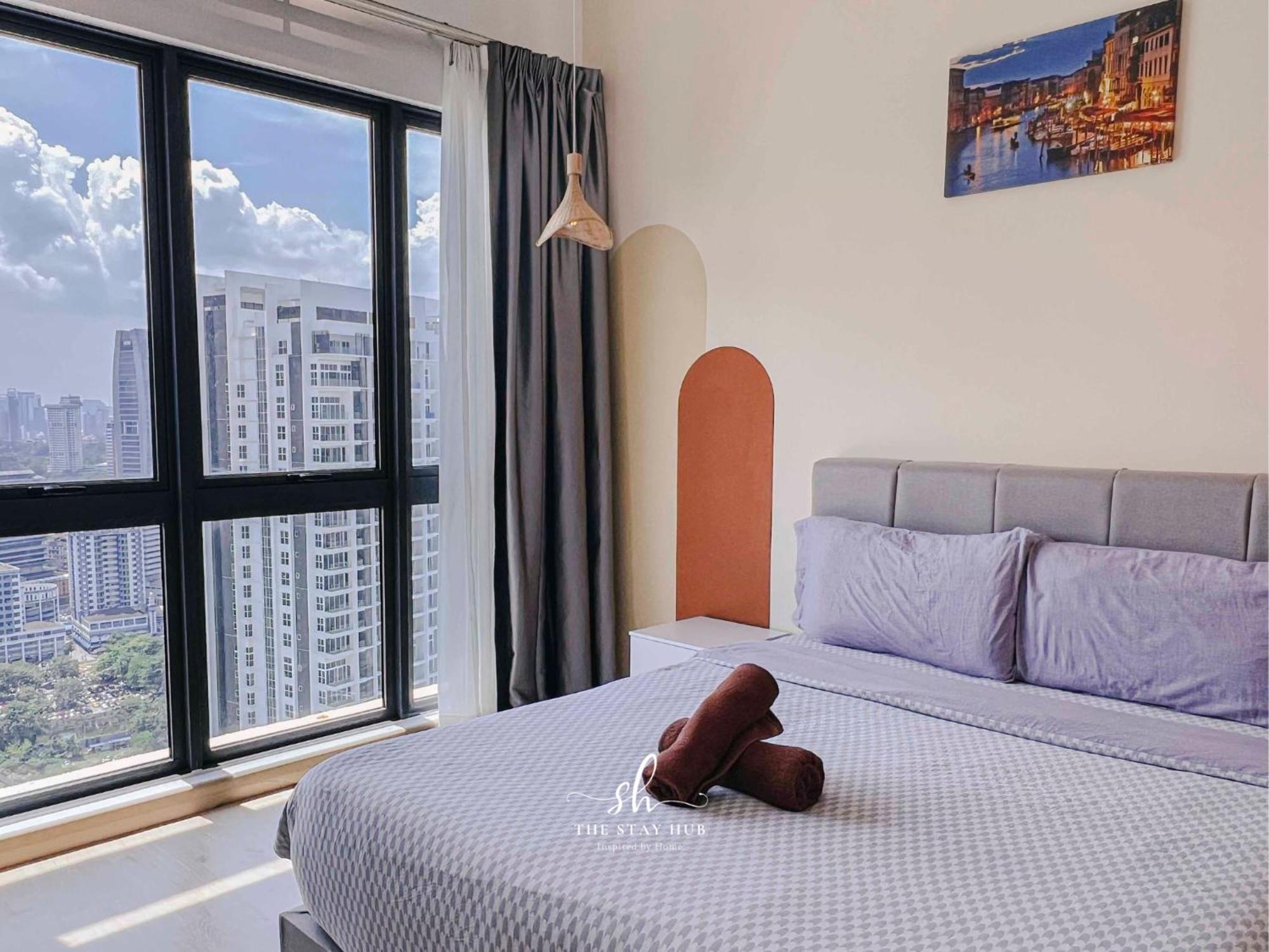 Appartamento The Luxe Klcc View Sky Pool Kuala Lumpur Esterno foto
