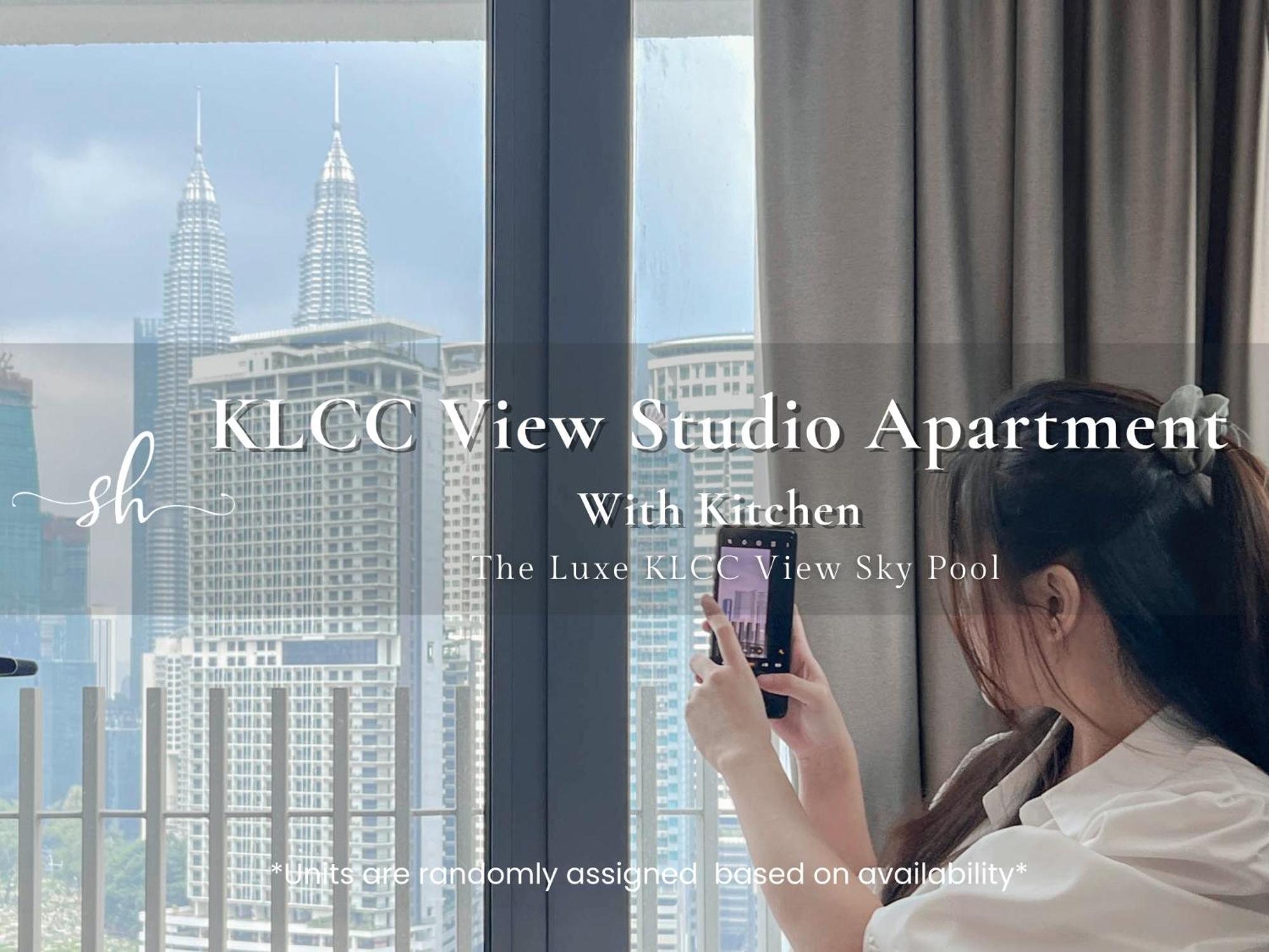 Appartamento The Luxe Klcc View Sky Pool Kuala Lumpur Esterno foto