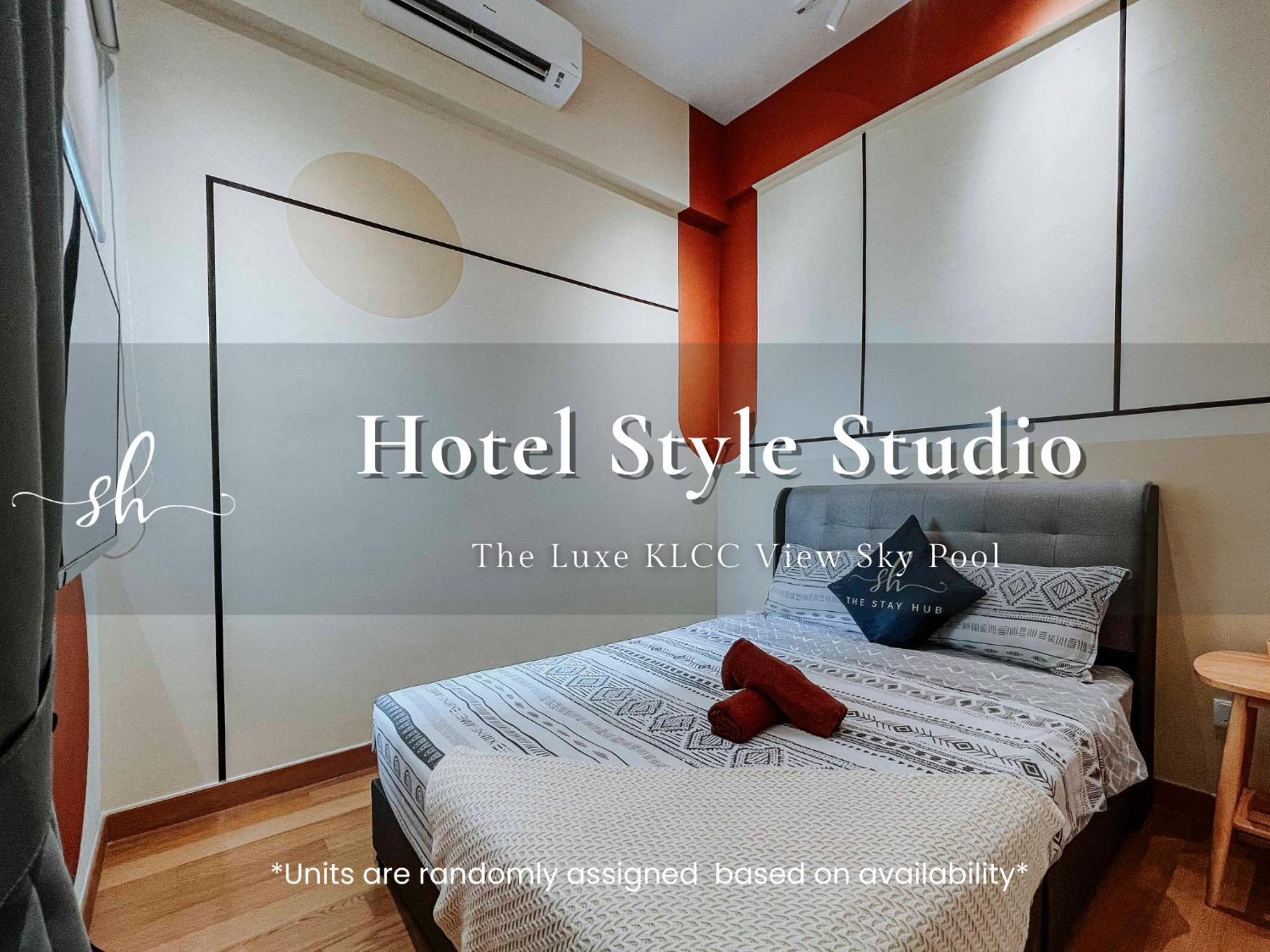 Appartamento The Luxe Klcc View Sky Pool Kuala Lumpur Esterno foto